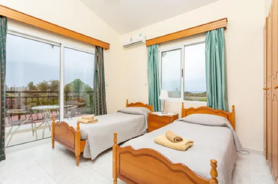 Sun Beach Villa Large Private Pool Walk to Beach A C Wifi Car Not Required - 2145