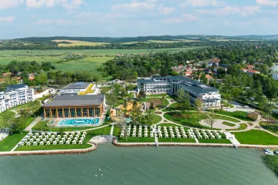 โรงแรมเมอเวนพิค บาลาแลนด์ รีสอร์ต เลค บาลาตอน โรงแรมใน