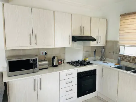 Mellow 2 Bedroomed Cottage - 2083 Отели в г. Булавайо