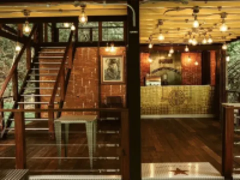 沃拉曼 B-One 薩科特山酒店