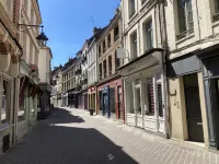 Le Bohemian Chic - 4 Chambres en Hypercentre de Saint-Omer, idéal Pour les Groupes - Wifi