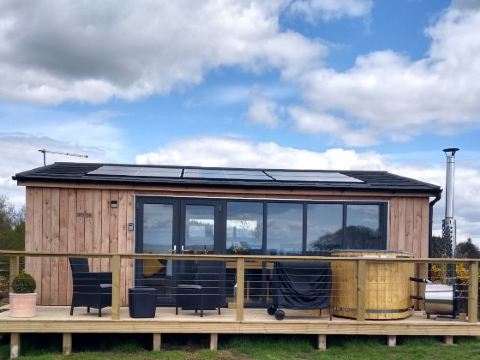 Cleeves Cabins, Arran Lodge with Hot Tub Luxury