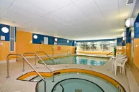 Econo Lodge Inn & Suites University - Romantic
