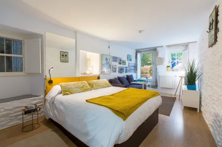 Roompedra Apartamentos turísticos Отели рядом с достопримечательностью «Miradoiro Costa Vella»