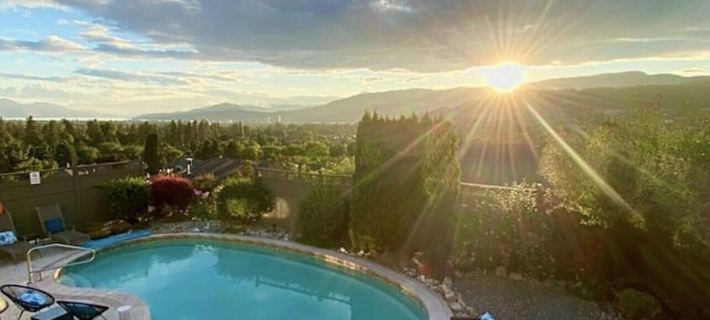 A Vista Villa Couples Retreat Hotels in Kelowna
