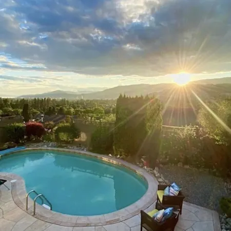 A Vista Villa Couples Retreat
