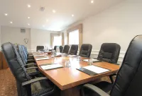 The Hickstead Hotel By Uno-FREE PARKING - Parkplatz