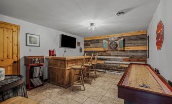 Sqyrls Nest - 3Br Retreat with a Hot Tub