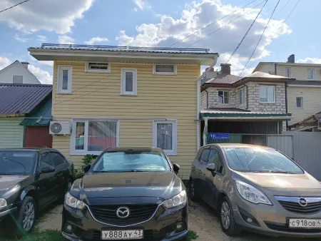 Papa Karlo Guest House Отели рядом с достопримечательностью «Памятник танку Т-34»