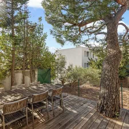 Apartment with garden