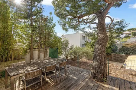 Apartment with garden