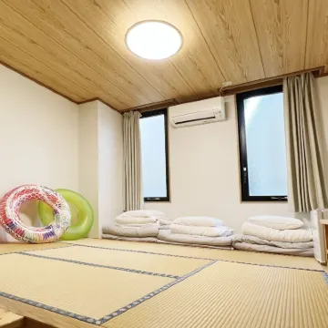 LOW COST RESORT MANZA BEACH (恩納和風ホテル北海荘) 御菓子御殿 恩納店周辺のホテル