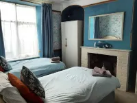 18th Century Cottage On Waterfront, Panoramic Sea Views, Courtyard Garden