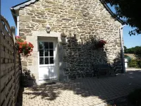 IF Charming little Breton house Hoteles en Scrignac