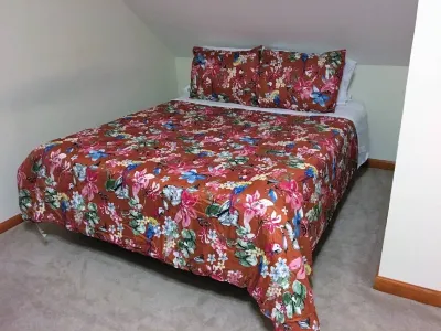 PRISTINE CAPE COD ON THE CREEK! 4 Large Bedrooms - 8 Guests