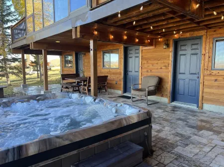 Sweetwater Cabin - Cozy Winter Retreat with Hot Tub