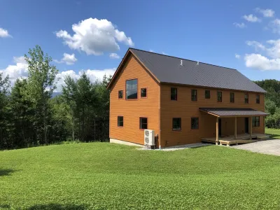 Luxury Treetop Vacation Home in Waterbury Center Hotels near Ziemke Glassblowing Studio
