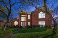 Inviting Pool and Game Room Oasis - Stunning Family Retreat