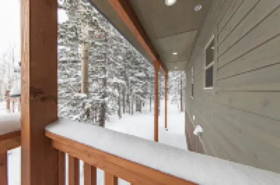 Hot Tub and Scenic Views - Exquisite Mountain Getaway