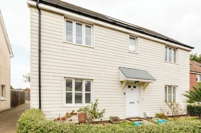 5 beds in 4 bedrooms Jungle House Hotels near Chichester railway station