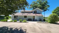 Stunning Retreat - Views, Luxury Kitchen, Bay Views Hotels near Harbor Springs Lyric Theatre