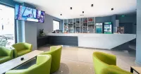 A&M Hotel with Free Parking - bar