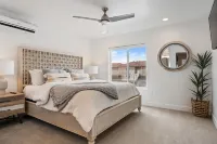 Heated Pool, Hot Tub and Pickleball Courts - Exquisite Townhome Retreat
