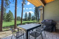Luxury Home with Golf Course Views and Outdoor Dining - Stunning Retreat Hotels in Deschutes County