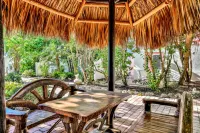 Beach Condo Near the Beach, Shared Pool, and High-Speed WiFi Hotels in Anna Maria