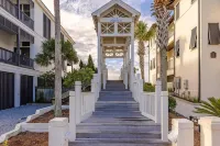 Stunning Lake Views and Resort-Style Amenities - Charming Coastal Retreat