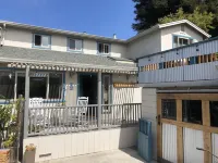 Sunny and Large 3 Bedroom Family Beach House. 30 day rental Hotels in Twin Lakes