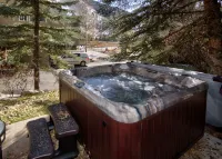 Private Hot Tub and Gourmet Kitchen - Stylish Mountain Retreat