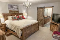 Gorgeous Riverfront Retreat