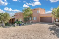 Mountain Views and Cozy Kiva Fireplace - Exquisite Santa Fe Retreat