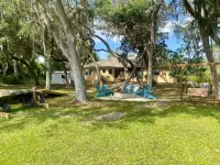 Lakeside Retreat - Private Dock, Kayaks, Lakefront, WiFi Hotels in Hernando