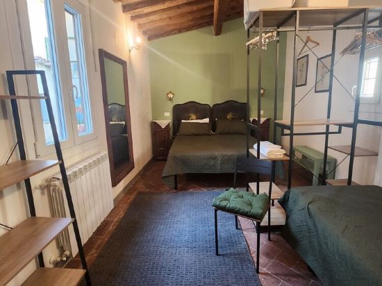LG IN SANTA CROCE Characteristic Florentine apartment