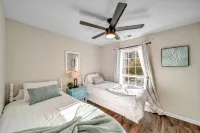 Large Yard with Deck and BBQ Grill - Charming Oasis