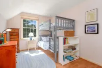 Stunning Outdoor Space and Relaxing Den - Charming Coastal Haven 차탐 호텔