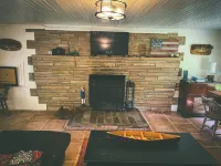 Cozy cabin, easy lake access, Ridge Route, Lake Tenkiller-close to Fin & Feather Hotels in Sequoyah County