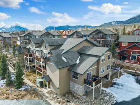 Cozy Living Area and Private Balconies with Hot Tub - Charming Retreat Отели в г. Уайлдернест