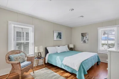 Private Patio and Sunporch Retreat - Charming Coastal Oasis Hotels near Gasparilla Island Lighthouse