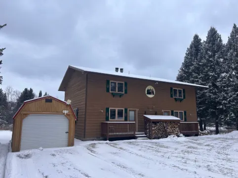 Breathtaking Mountain Views and Cozy Fireplace - Charming Retreat