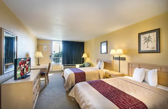 OYO鄧迪水晶湖酒店