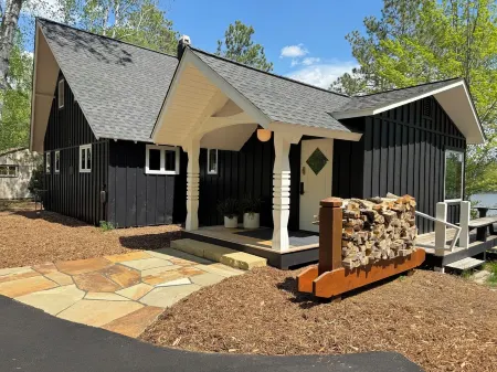 Charming 3-bedroom Cabin on Lake O'Brien with Pontoon Boat