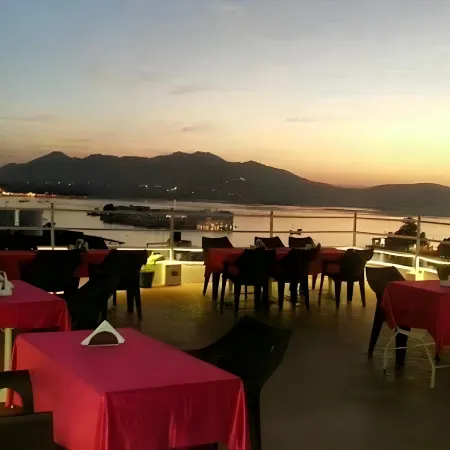 Hotel Saffron Restaurant and Bar