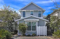 Spacious Home with Screened Porch and Modern Kitchen - Charming Haven