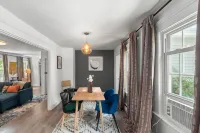 Charming 2-bedroom apartment near Providence Hotels in West Warwick