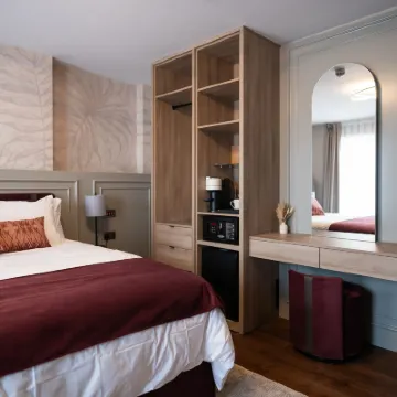 The Hyde - at Dunning's Bar Hotels near Warner Bros. Studio Tour London