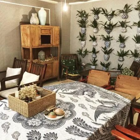 Nha Saigon Homestay&Coffee Отели рядом с достопримечательностью «Куан-Бинь-Тхань»