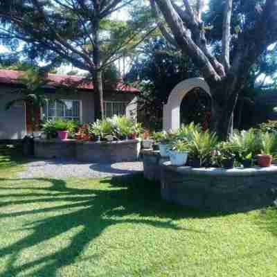 Zholela Lodge Hotel Exterior